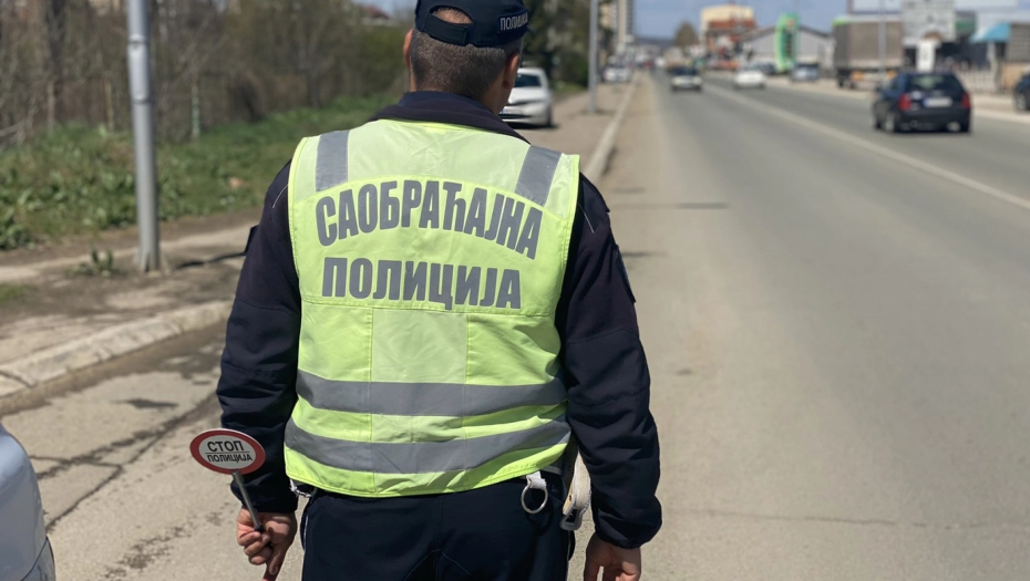 NIJE VEROVAO KADA JE VIDEO "PLAVU KOVERTU" Policija nesrećnom čoveku napisala najbizarniju kaznu ikada