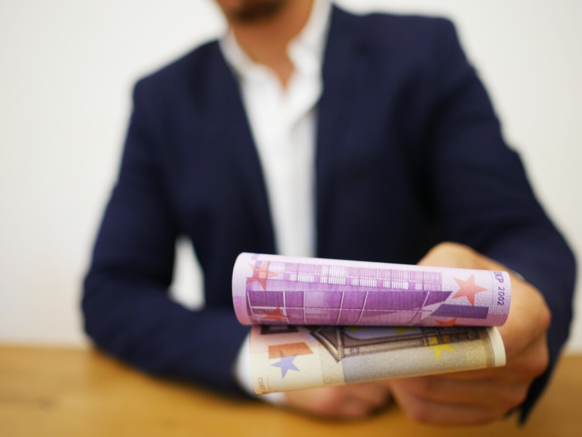 Ko je naslednik? Čuveni bankar najavio penziju