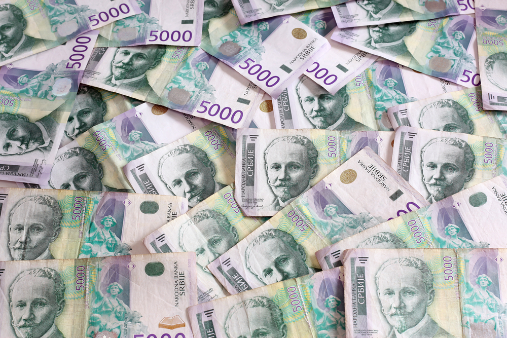 PARE TAMAN PRED NOVU GODINU! Poznat je datum isplate od 5.000 dinara na račune mladima