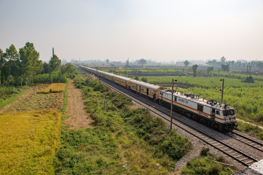 PONOVO HUČI VOZ KA ŠIDU Ministar Momirović najavio inicijativu za obnavljanjem koridora Ljubljana-Zagreb-Beograd