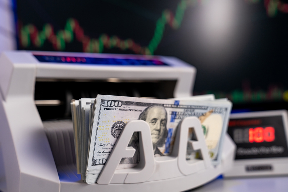 NAJPOPULARNIJA STRATEGIJA ULAGANJA Keš je zakon - dolar postao omiljeni izbor investitora