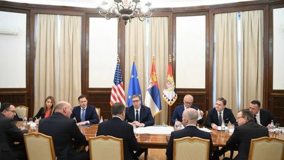 PREDSEDNIK VUČIĆ NA VAŽNOM SASTANKU "Razgovor o radovima na projektu Moravskog koridora, našeg prvog digitalnog auto-puta"