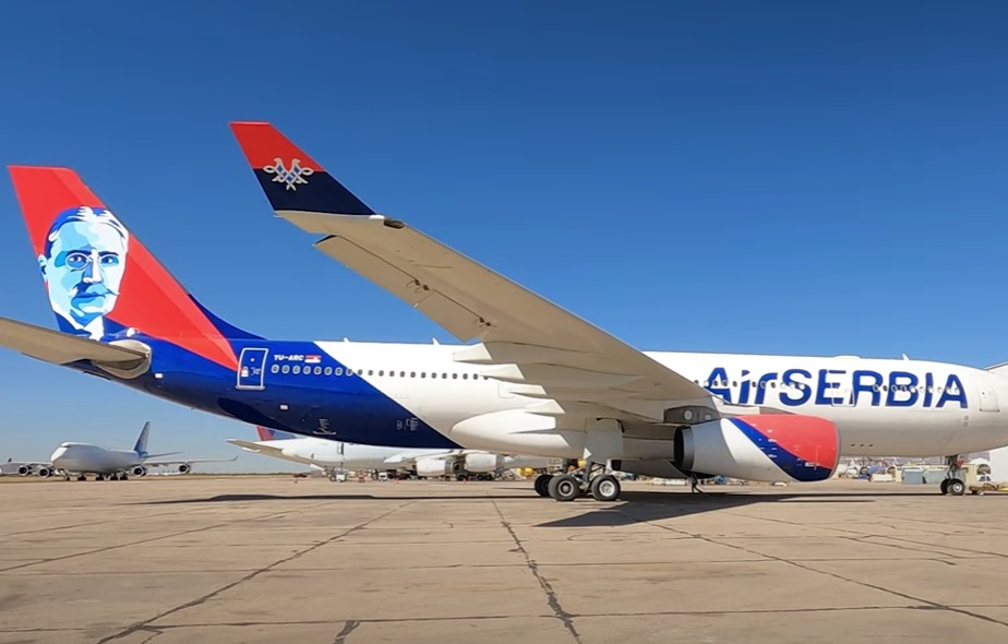 STIGAO JE „MIHAJLO PUPIN”: Erbasov avion sa likom našeg naučnika sleteo na beogradski aerodrom (VIDEO)