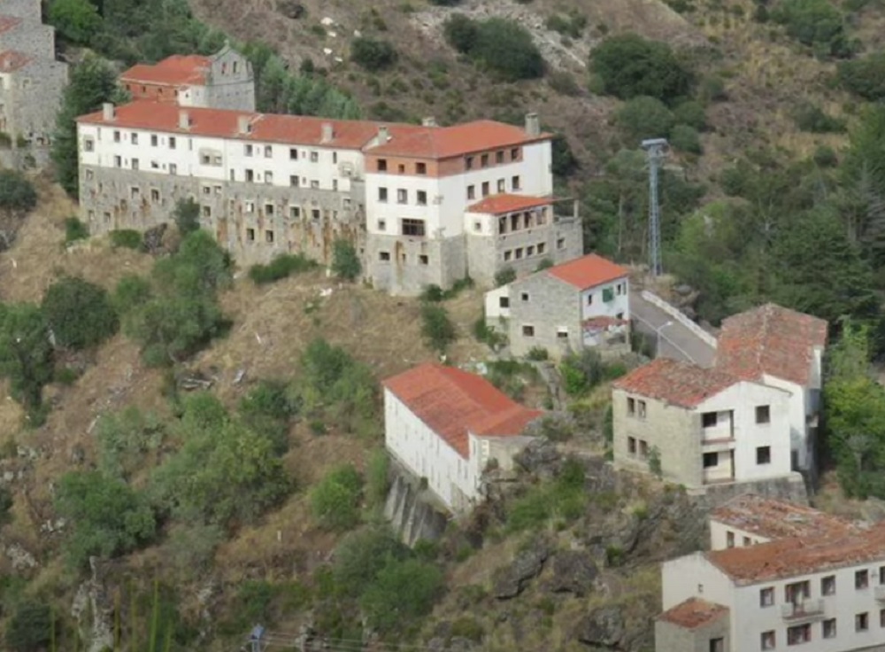 PRODATO CELO ŠPANSKO SELO - ZA MALE PARE Kupac dao 300.000 evra, a i to je više nego što su očekivali (VIDEO)