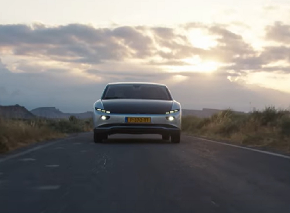 ONI SU OTIŠLI DVA KORAKA DALJE Počela je proizvodnja solarno-električnog automobila (VIDEO)