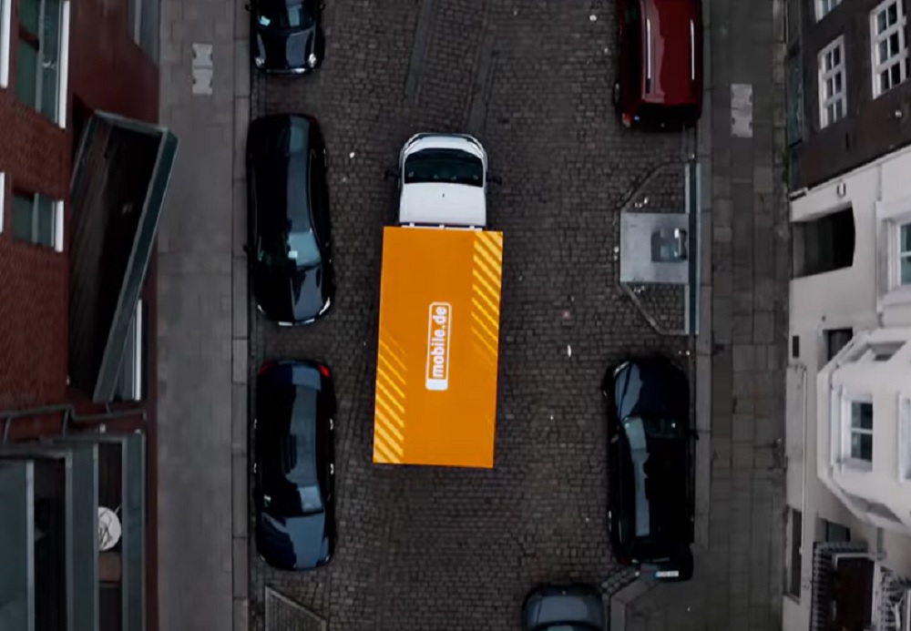 KUPOVINA POLOVNJAKA NA NEVIĐENO? Naručila je automobil preko Interneta, stigao joj je u kutiji za cipele (VIDEO)