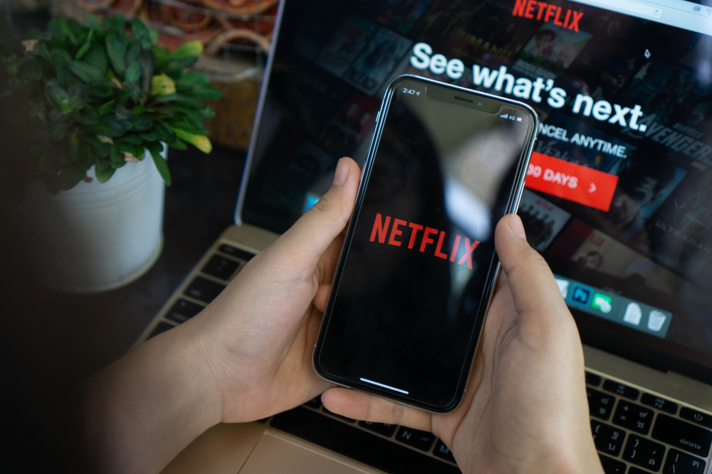 DELJENJE LOZINKE JE NEZAKONITO U Britaniji doneto strogo pravilo - nema više Netflixa od prijatelja