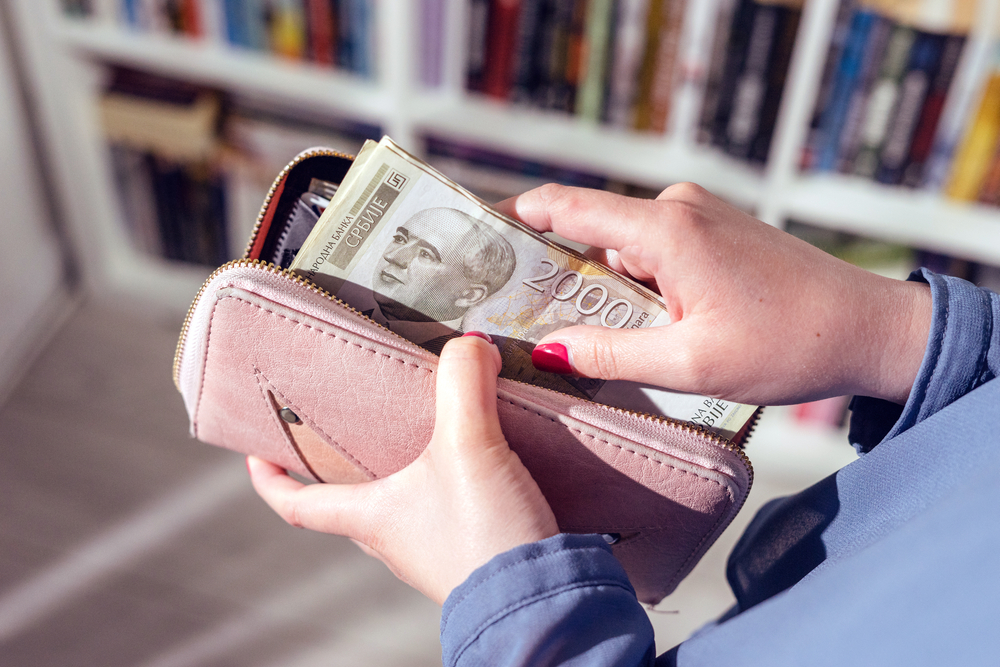 PROSEČNA PLATA U SRBIJI JE 82.769 DINARA Beograd i Bor su među prvima, sa šest cifara