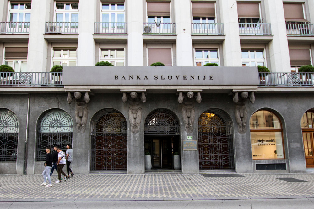 STRUČNJACI IH UPOZORAVAJU Banka Slovenije pod velikim pritiskom - moraju da se prilagode osobama sa prosečnim platama