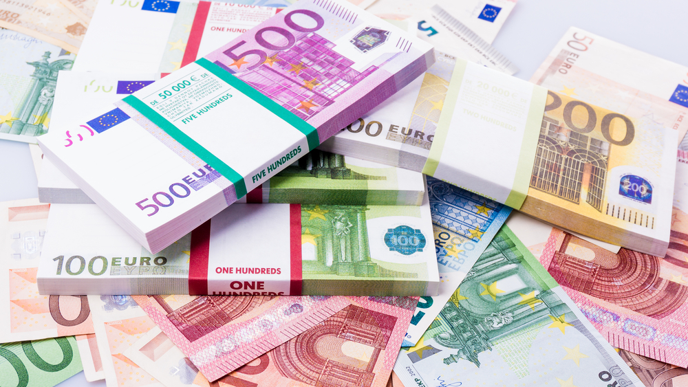 NAJSLAĐE MUKE Žena može da izabere - da li da uzme ogromne pare na gomili, ili da prima 10.000 mesečno i ne radi ništa