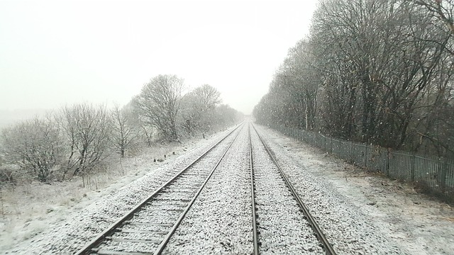 ZBOG SNEGA I PADA NAPONA Železnički saobraćaj između Užica i Prijepolja je stopiran