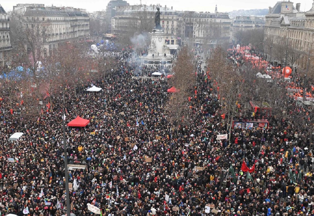 TOTALNA BLOKADA FRANCUSKE Sve je stalo, generalni štrajk - ne rade škole, bolnice, javni prevoz, milioni ljudi na ulicama (VIDEO)