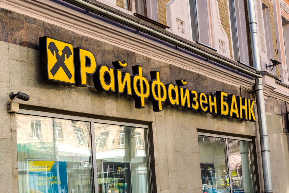 "ILI PRODAJTE ILI JE ZATVARAJTE" Rajfajzen banka u Rusiji po snažnim pritiskom Evropske centralne banke