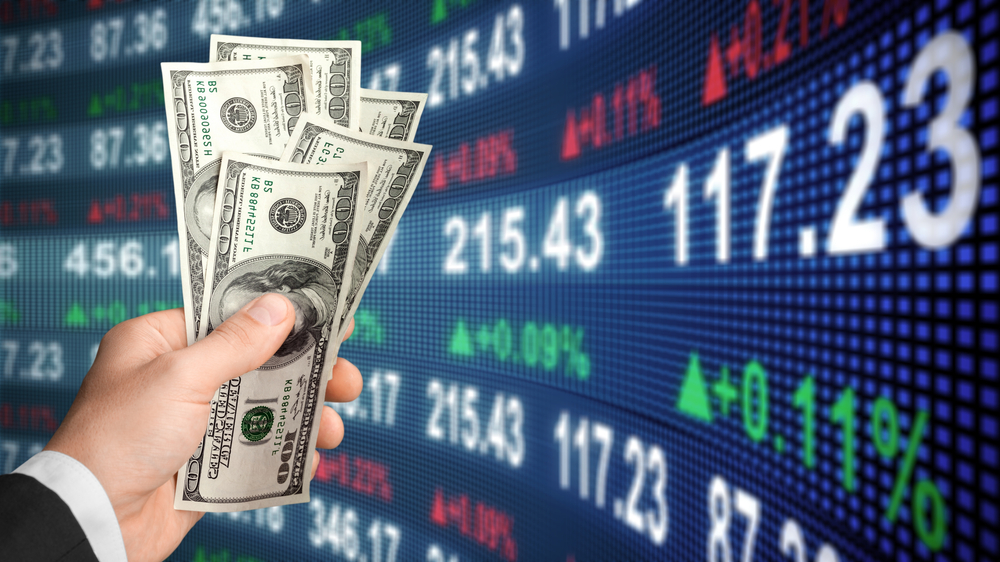 SHODNO KRIZI U BANKARSKOM SVETU Dolar nastavio da slabi, investitori traže sigurnija ulaganja