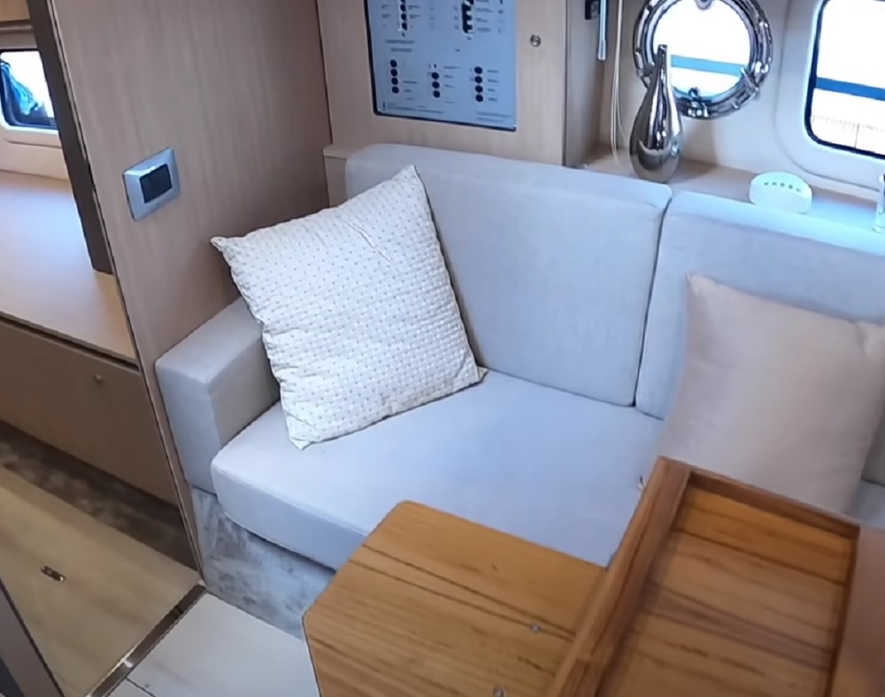 LUKSUZ KAKAV SE RETKO VIĐA Zavirite u najskuplju jahtu na beogradskom sajmu nautike (VIDEO)