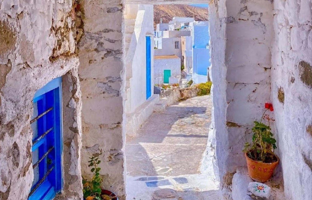 SANTORINI JE DIVAN, ALI IMA MNOGO GUŽVE? Bez brige! Tu je Gvozdeno ostrvo, manje izvikano, a predivno