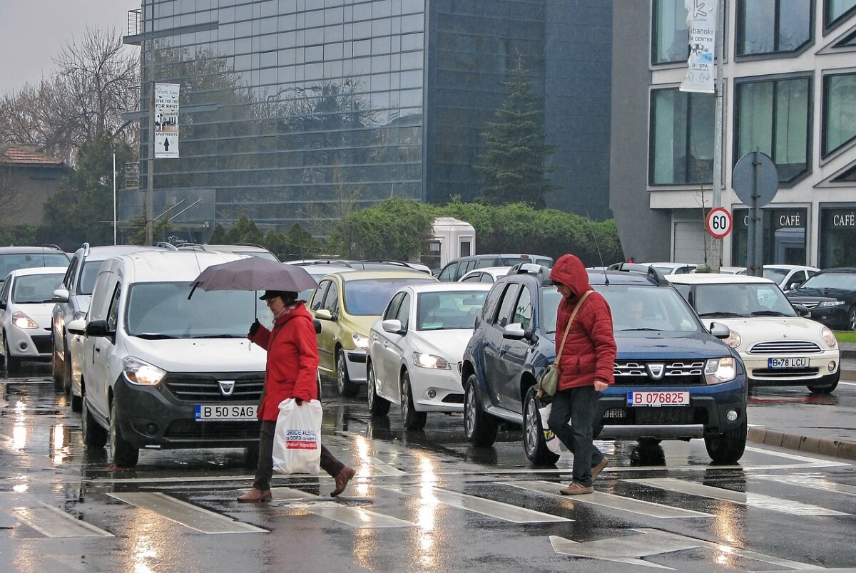 KIŠA MOŽE SKUPO DA VAS KOŠTA Dublja voda na putevima napraviće ozbiljnu štetu na pojedinim automobilima