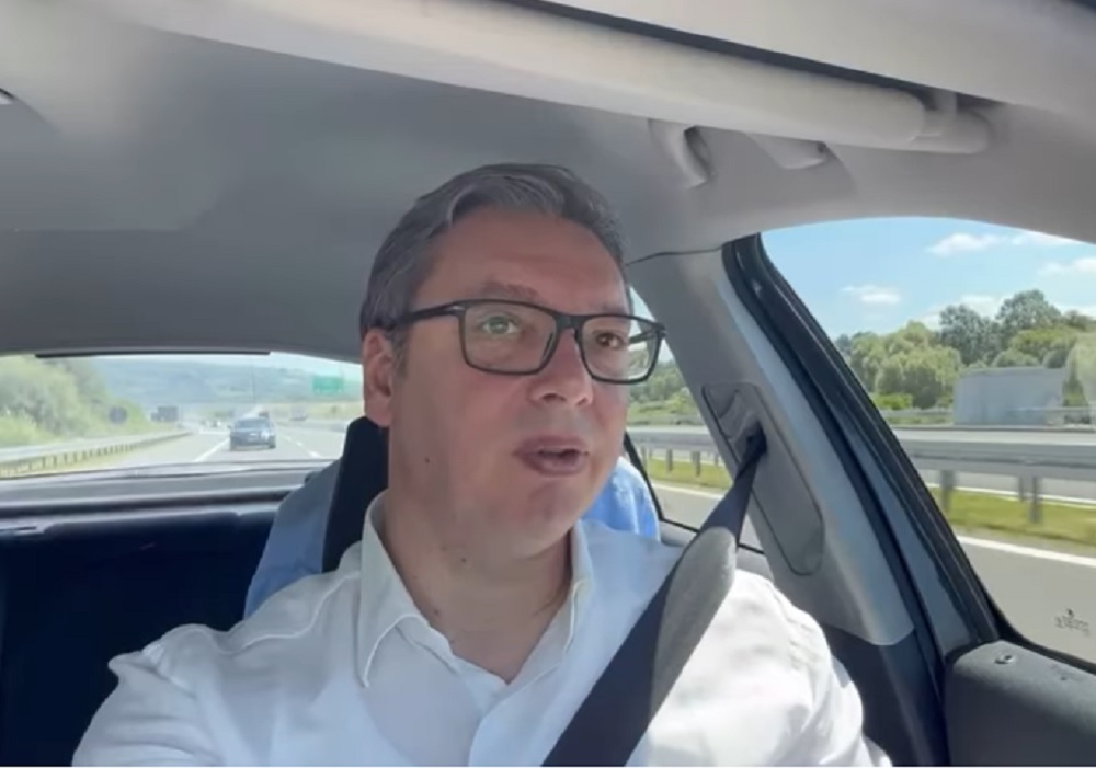 UŽIVANJE U VOŽNJI I MALA ZAMERKA Vučić i Mali se provozali obilaznicom oko Beograda (VIDEO)