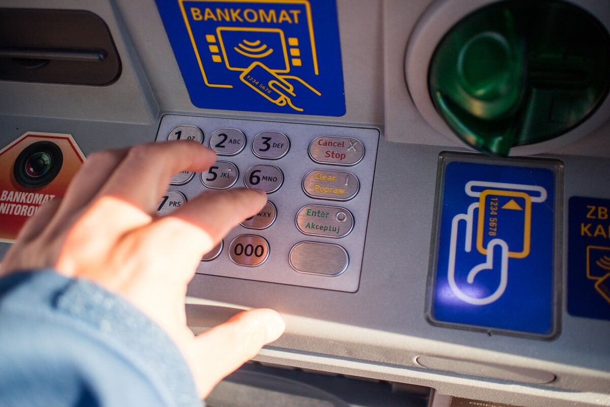 STARI ZABORAVLJENI RAČUN Nakon punih 60 godina žena je stala na bankomat i ostala u čudu