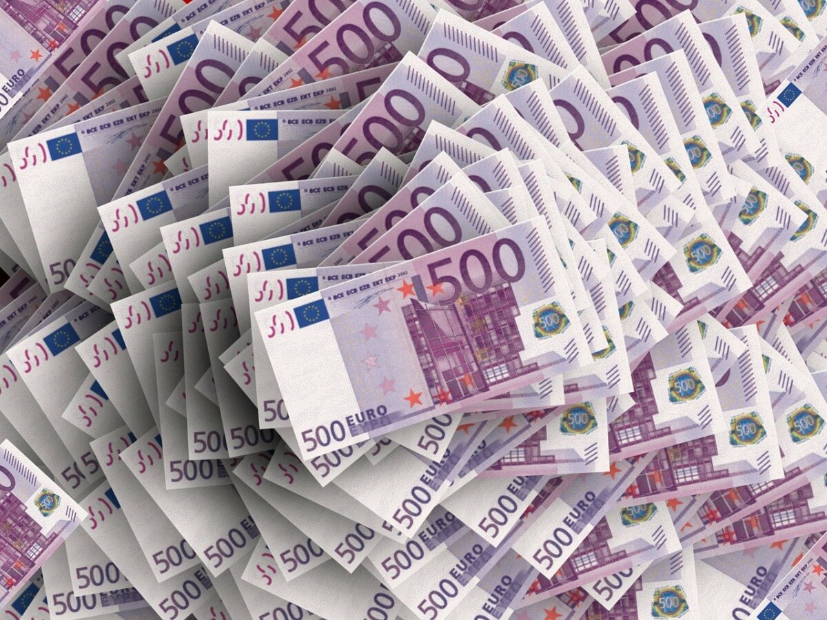 KURS EVRA POBEĐUJE DOLAR Najjači je u poslednjih pet nedelja