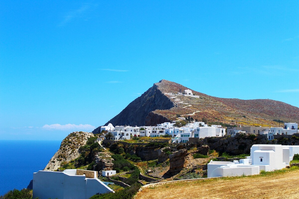 MA, KAKAV SANTORINI! Bajkovito grčko ostrvo je još lepše - a ne zna za masovni turizam (FOTO)