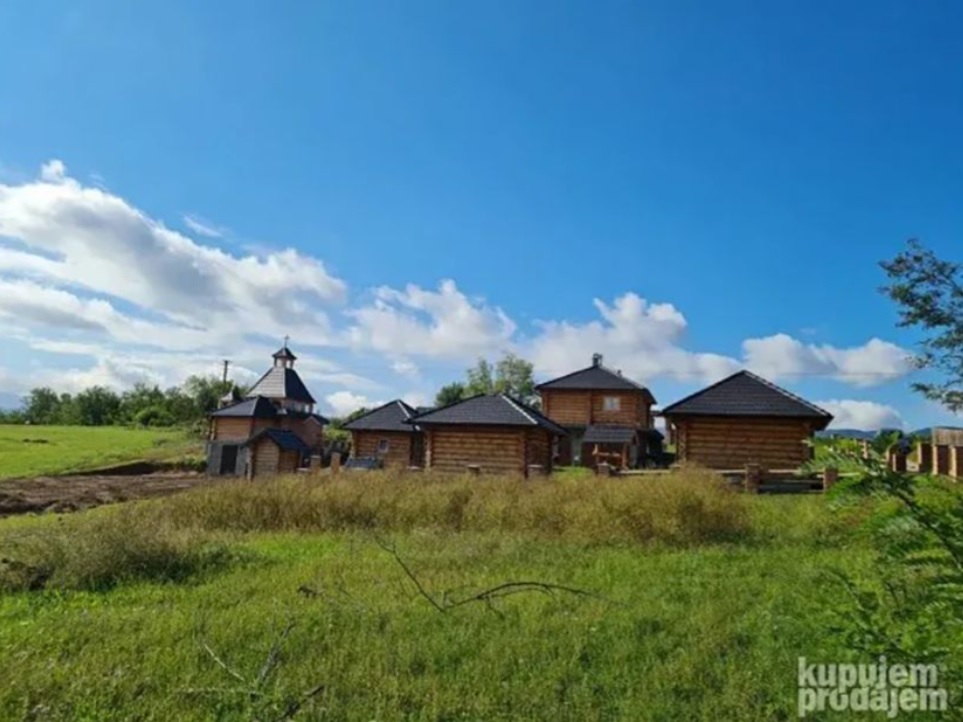 CELO SELO DUGAČKO JEDAN KILOMETAR Nestvarna priroda, lokacija interesantna, a kuće za 6.000 evra