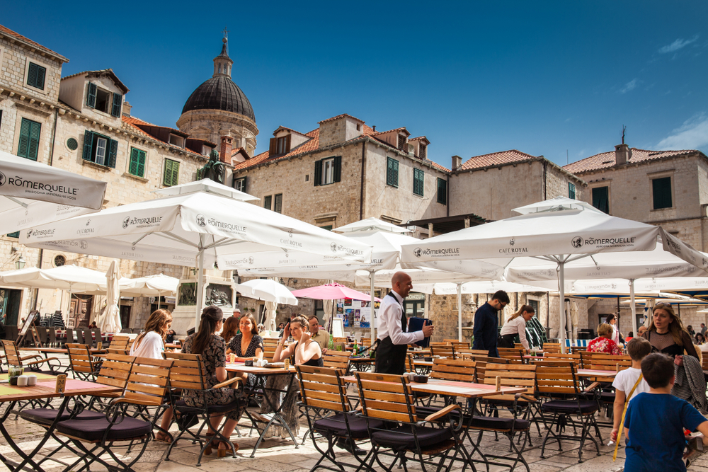 "NIKO MI NIJE RAZBIO KOLA" Srbin popio kafu u Dubrovniku, a zbog poteza ovog konobara ostao je šokiran