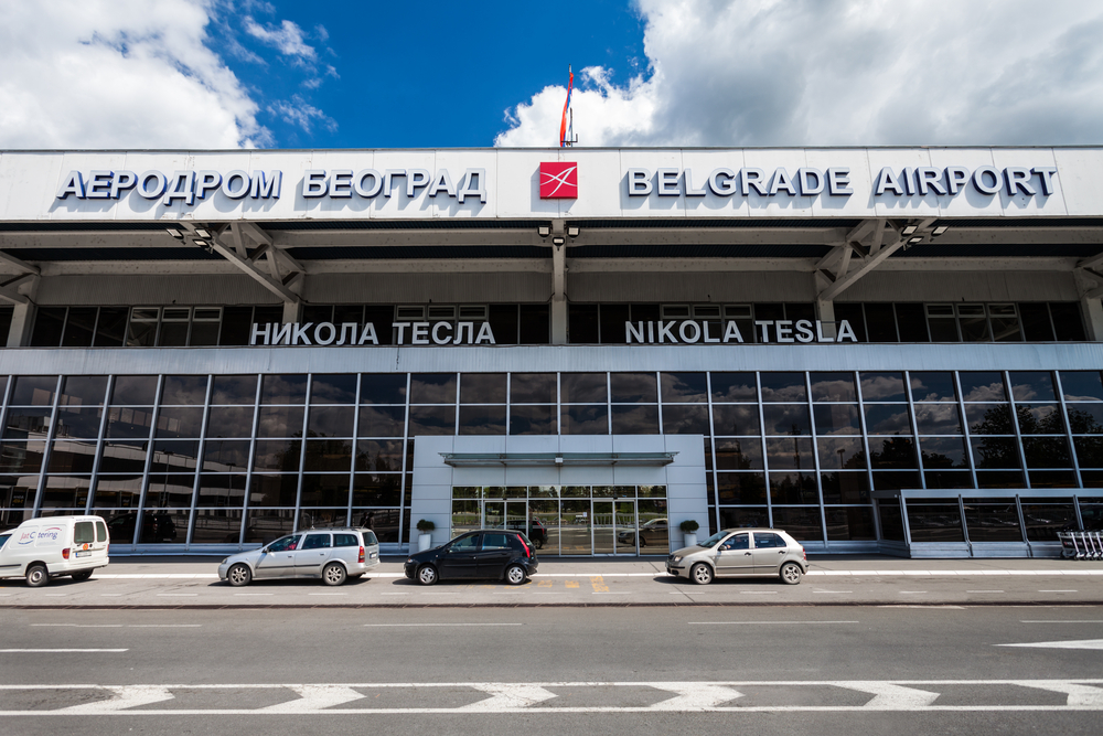 IZNENADNA POSETA BEOGRADSKOG AERODROMA "Probleme ne smemo da guramo pod tepih, već da ih rešavamo"