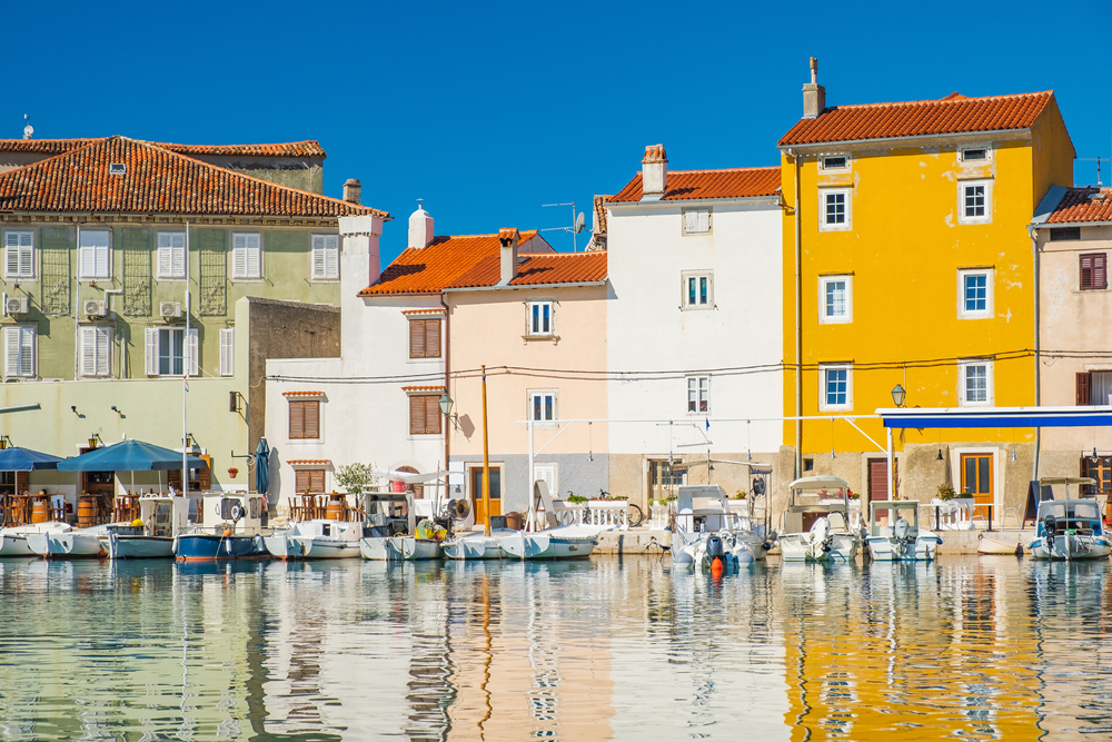 KAFA 1,7 EVRA, SVEŽA RIBA NI 8 EVRA Turisti otkrili najjeftinije hrvatsko ostrvo, noćenje košta samo 10 evra