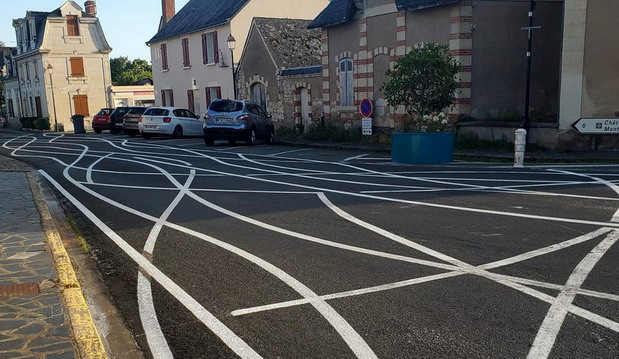 KO OVDE IMA PREDNOST? Neskvakidašnja raskrsnica koja buni vozače, ali - to je i cilj (FOTO)