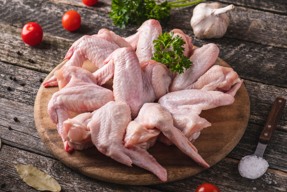 ZARAZA IM STIGLA IZ HRVATSKE Salmonela u pilećim krilcima - "Ozbiljan rizik"