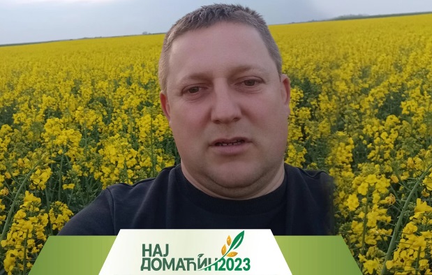 Jan Ferko je u velikoj žurbi, ne silazi sa traktora i nije mu do priče - Lakše bi mu bilo da ima svoj kombajn