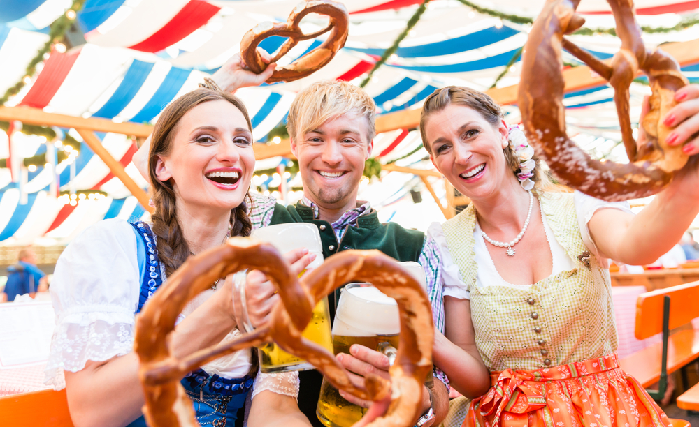 SRPKINJA NA OKTOBERFESTU Pivo 15 evra, a pereca - cena da ti presedne (VIDEO)
