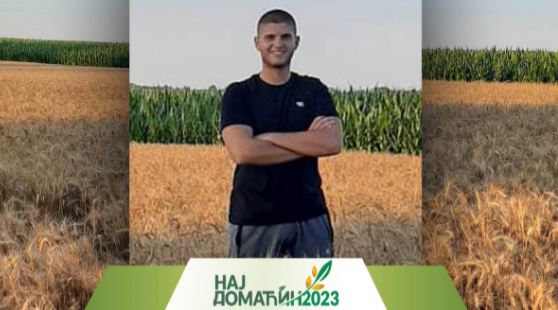 Porodica Janča u Deliblatu se bavi ratarstvom, njih deset članova obrađuje hektare, a bebu već zanima kombajn
