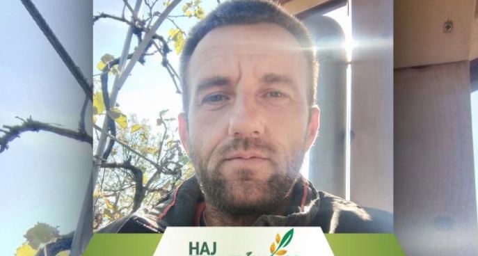 Momčilo se na svom imanju bavi ratarstvom i stočarstvom, ima i svoju mlekaru