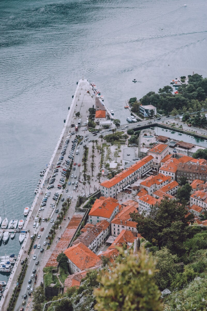RAZGLEDANJE KOTORA VIŠE NIJE BESPLATNO Crnogorci doneli odluku - svi turisti moraće da plaćaju 15 evra obilazak