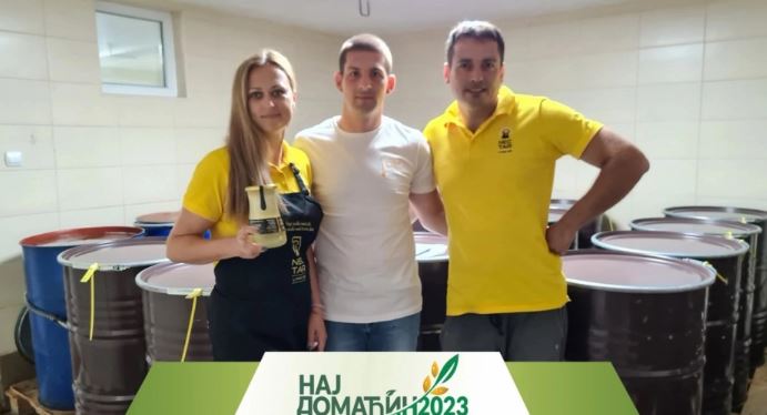 JELENA NASTAVLJA TRADICIJU DUGU 77 GODINA Ima 713 košnica i široku paletu pčelinjih proizvoda