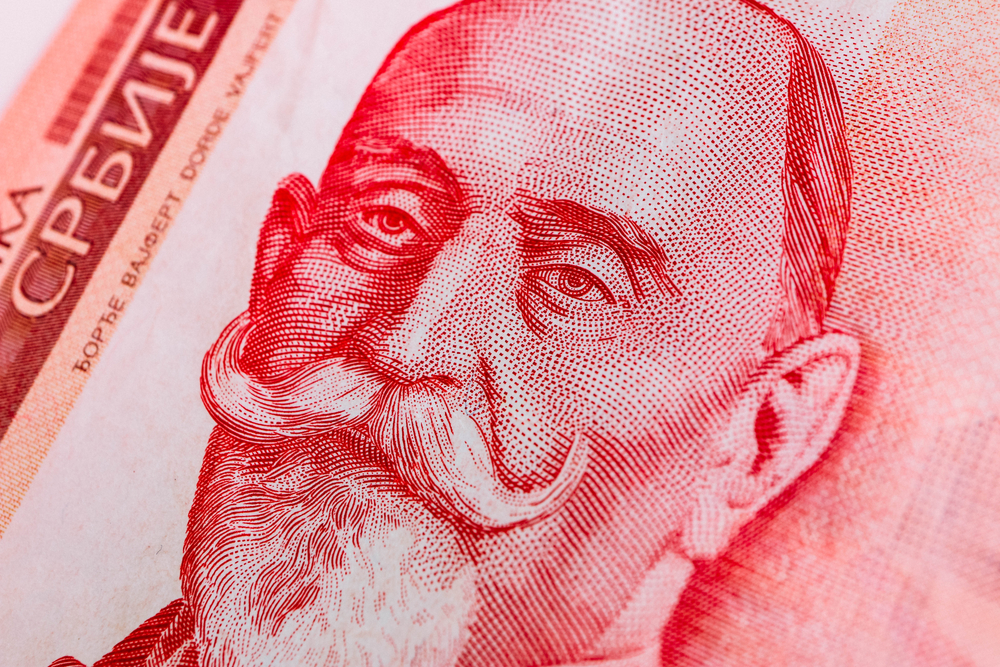 BIZNIS MAG ILI PRAVI ŠALJIVDŽIJA Prodaje čuvenu "crvenu", ali za mnogo više para