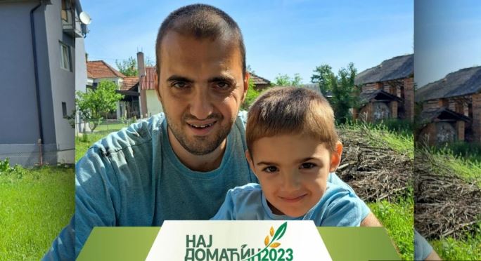 NAZVALI SU SEBE "VIKEND FARMERI" Prave  fantastični džem od luka, najmlađi član porodice ima 5, a najstariji 82 godine