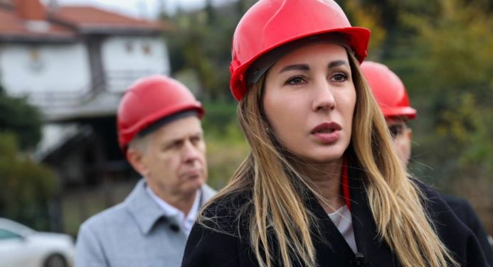 ENERGETSKA SANACIJA SMANJUJE RAČUNE Ministarka Đedović obišla Smederovo, i učestvovala na tribini „Manji računi, veći komfor, čistiji vazduh“