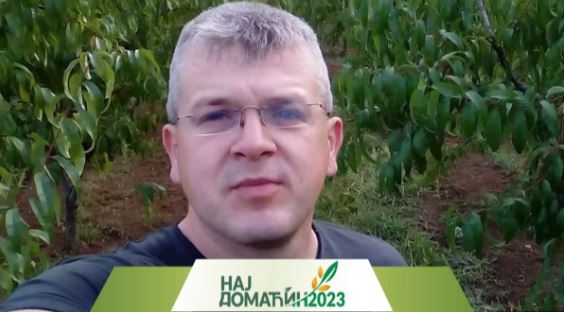 SAM BRINE O CELOM GAZDINSTVU Aleksandar uzgaja kajsije i jabuke, ali i paprike i paradajz