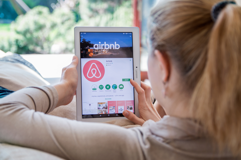 I SRBI KORISTE OVU APLIKACIJU Poznati Airbnb mora da plati paprenu kaznu zbog varanja klijenata