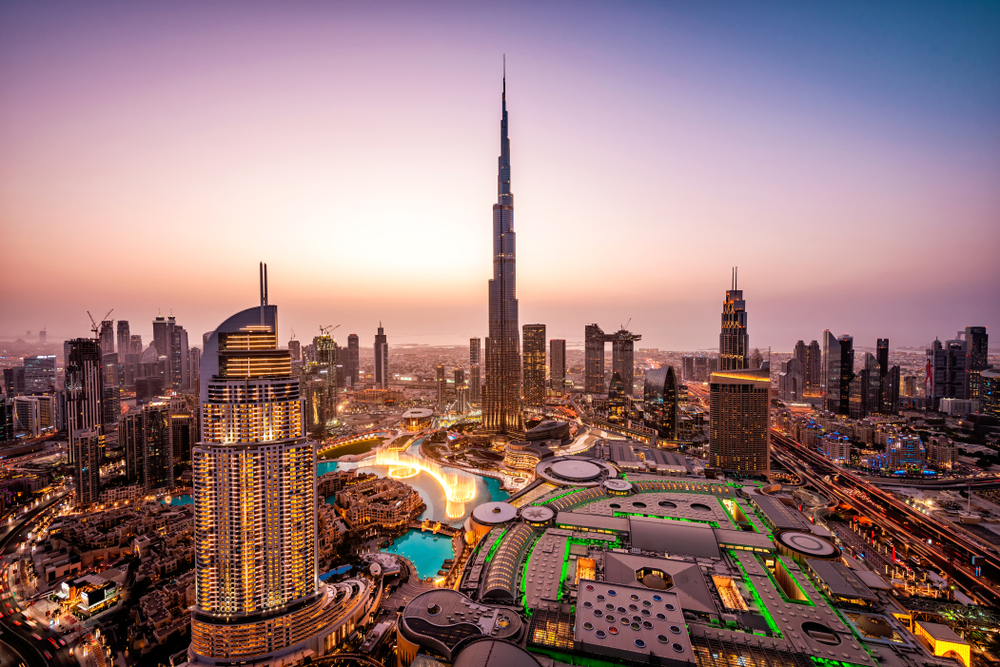 IMAJU VIŠKA NOVCA Mercedes počinje da se bavi nekretninama - i to u Dubaiju