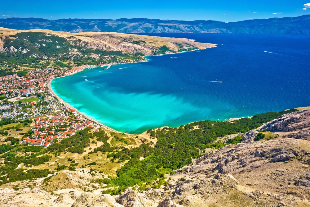 CELO OSTRVO NA PRODAJU U HRVATSKOJ Suma je ogromna, kupac dobija i izvor pitke vode