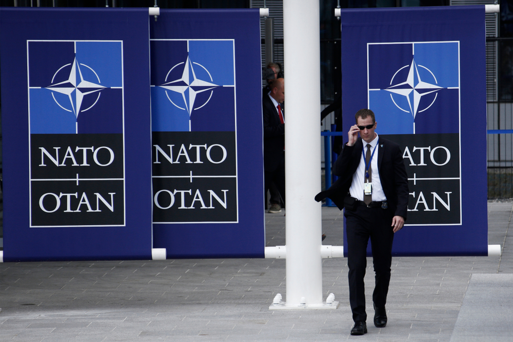 PUTIN RASKIDA POSLEDNJU VEZU SA VELIKOM BRITANIJOM A za to vreme, NATO mu pokazuje zube