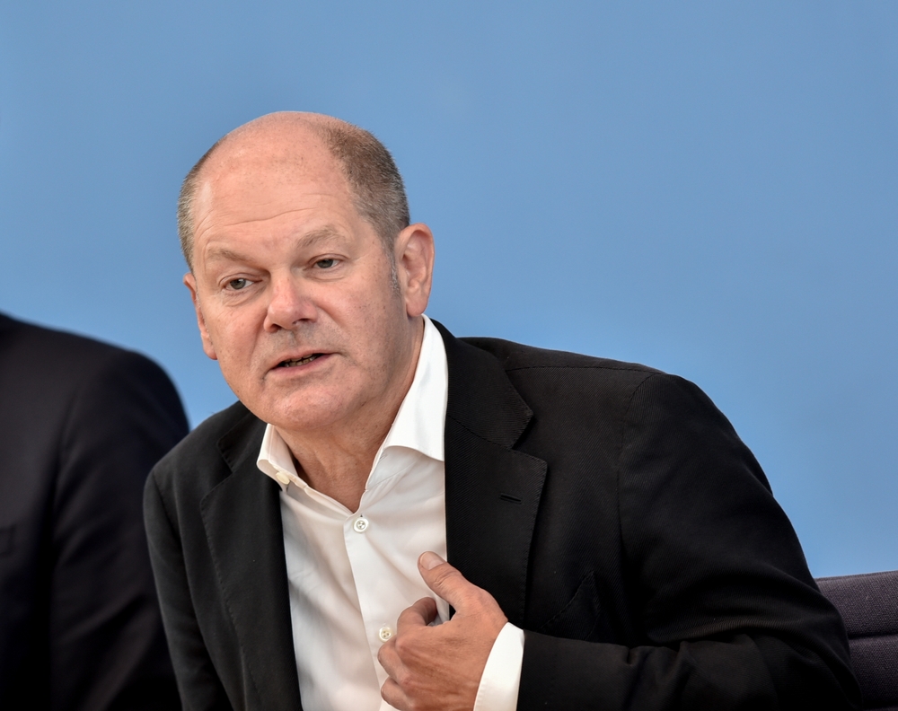 NERAŠČIŠĆENI RAČUNI Šolcu se drma fotelja zbog skandala koji je portresao nemački finansijski sistem
