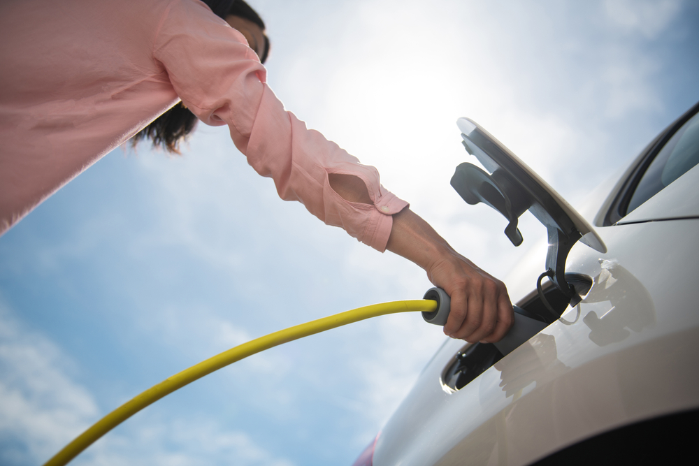 Brisel ugrožava evropsku autoindustriju - Stvari koje treba znati o tranziciji na električna vozila