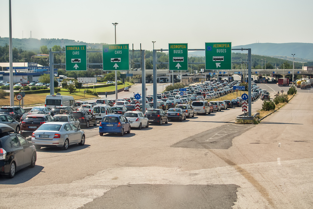 Turisti čekali da se granični prelaz otvori - Pad sistema izazvao višečasovni zastoj