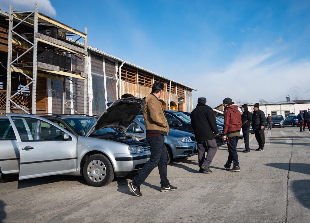 Srbi sve više kupuju na javnim licitacijama - Od Bentlija, Audija, Mercedesa ali i "Bube" za 1,5 miliona dinara