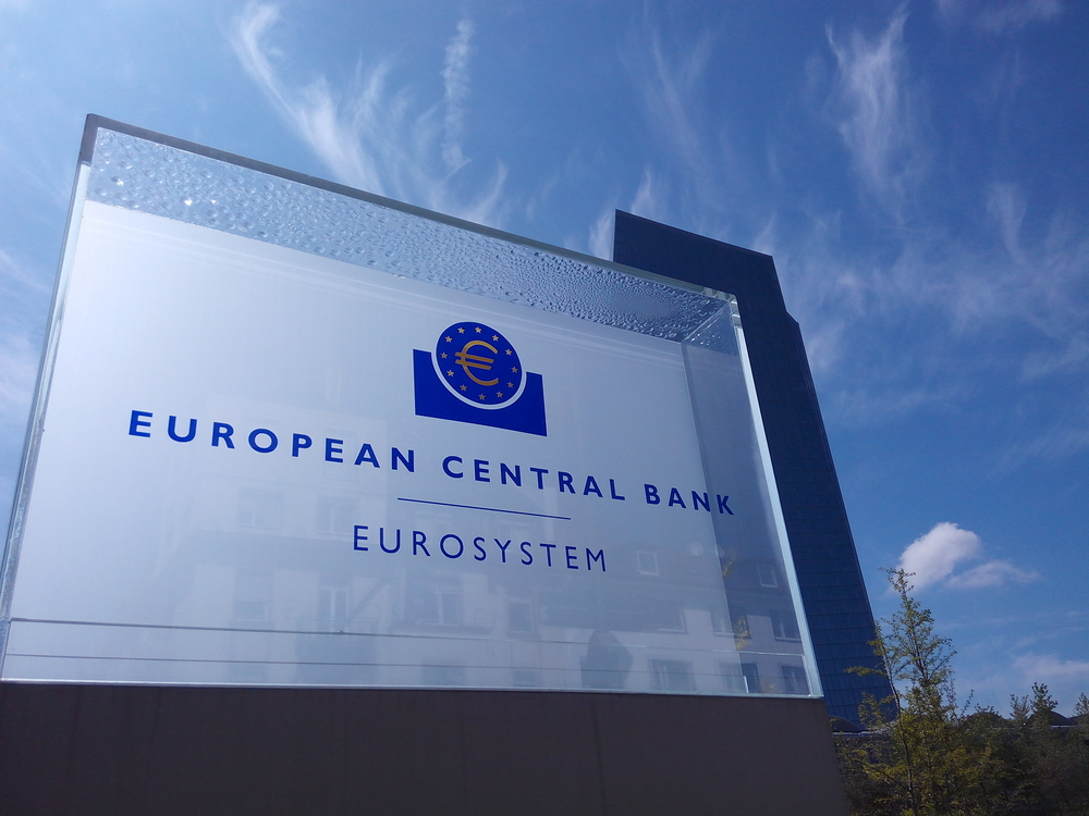 EVRO TRPI PRITISKE I NEPRESTANO SLABI  Svi iščekuju odluke Evropske centralne banke, o kamatnoj stopi